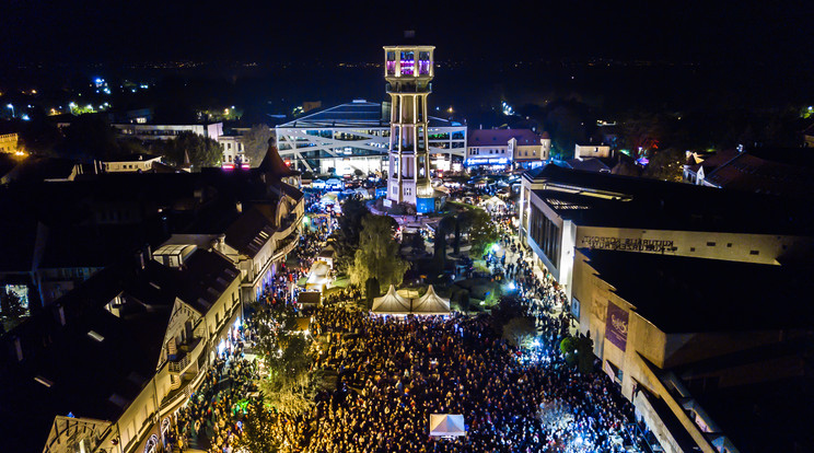 Libadalom a a siófoki Fő téren