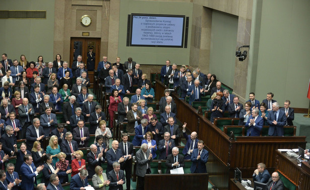 SONDAŻ. Gigantyczna przewaga PiS nad opozycją. PO notuje najgorszy wynik od listopada 2016