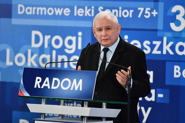Prezes PiS Jarosław Kaczyński podczas spotkania wyborczego partii w Radomiu.