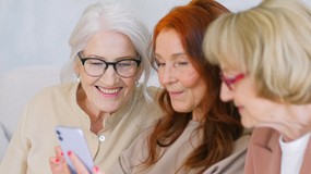 Wydatki Polaków pod lupą. Jak różnią się wydatki młodych i seniorów?