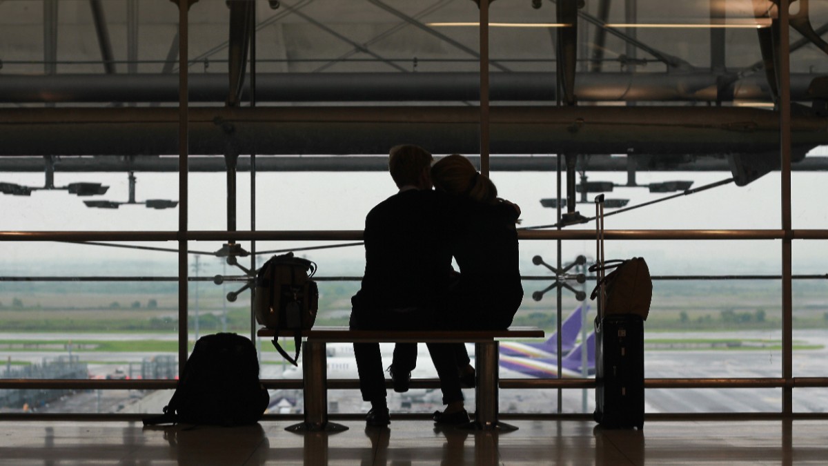 O femeie s-a despărțit de iubit în aeroport și nu l-a mai văzut, dar după 27 de ani a primit un telefon care i-a schimbat viața