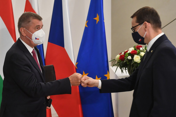 Premier RP Mateusz Morawiecki (P) i premier Czech Andrej Babisz (L)