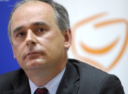 "Dorn próbuje z zewnątrz reformować PiS"