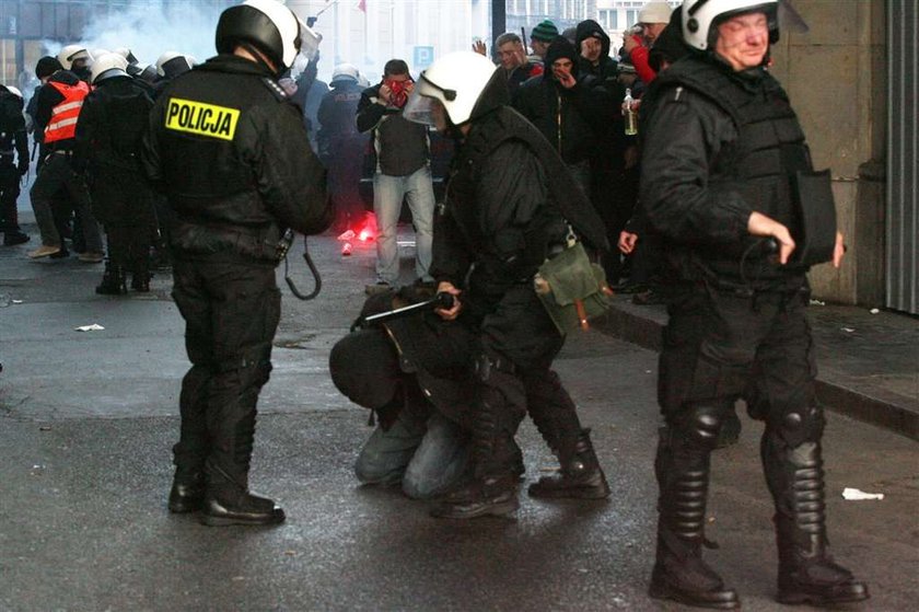 Zadyma podczas Marszu Niepodległości