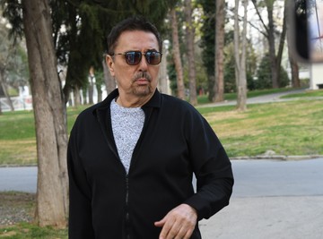 ŠTA MU JE TO NA GLAVI?! Keba stigao na snimanje šoua Zvezde Granda, a SIJA KAO NOVOGODIŠNJA JELKA! (Foto)