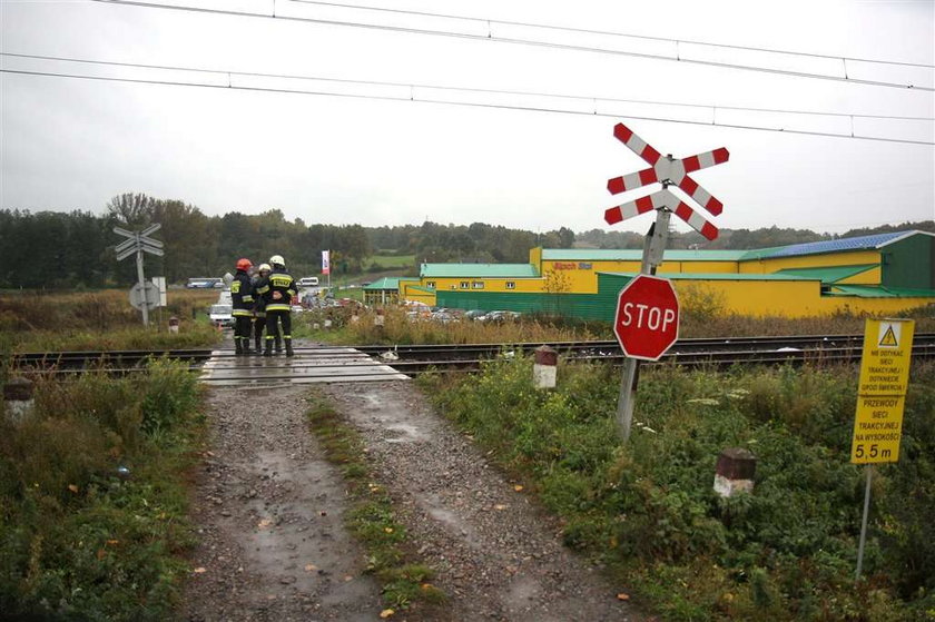 Samochód wjechał pod  Intercity. Dwie ofiary