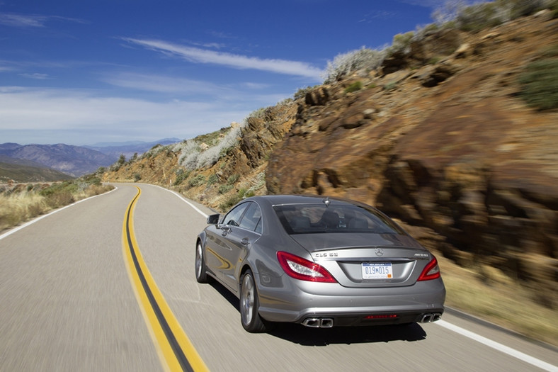 Mercedes CLS63 AMG ma rozdwojoną jaźń i świetnie wychodzi na zdjęciach