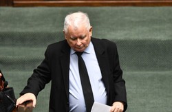 Kaczyński o zmianie traktatów UE: Niektórzy europosłowie zdradzili polskie interesy