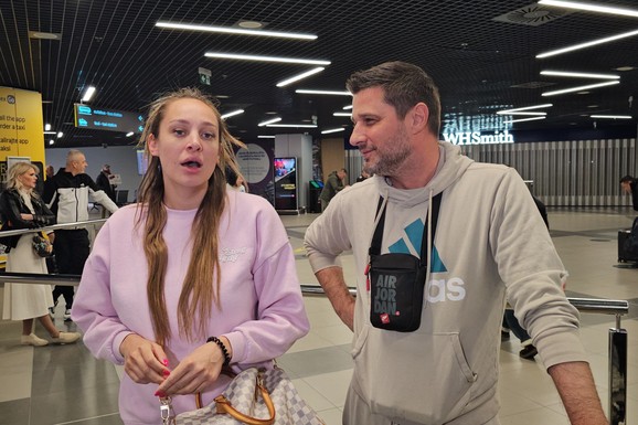 (FOTO) LUNA SE OGLASILA U JEKU TVRDNJI DA SE RAZVODI OD MARKA "O, Bože!", evo šta radi dok njena majka priča: "Kad Marko i ona to ne urade..."