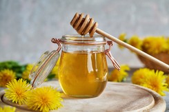 Syrop z mniszka lekarskiego: Witaminowa bomba na zimę. Na kanapkę i na deser