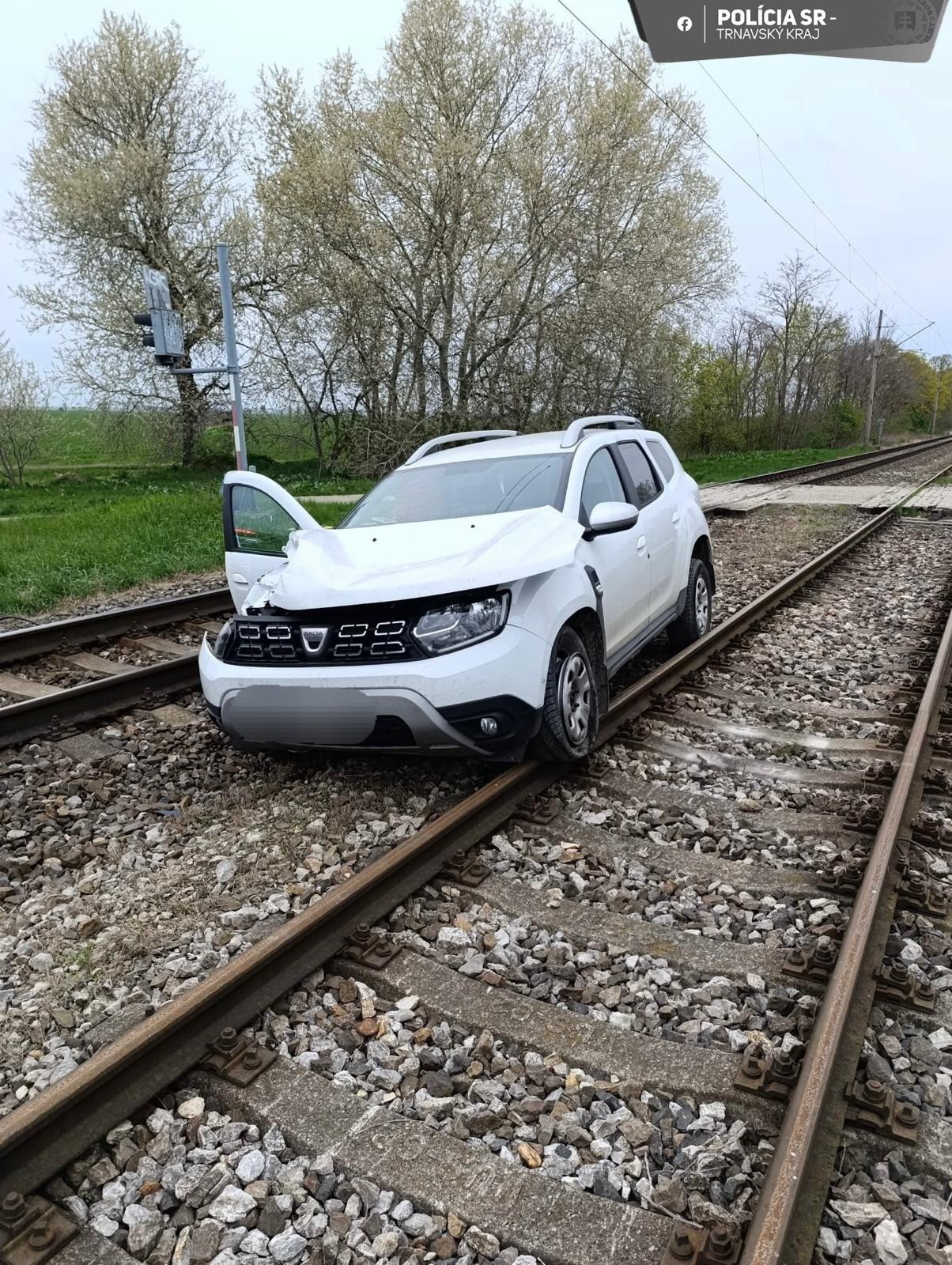 Zrážka auta s vlakom medzi Gáňom a Sereďou sa zaobišla bez zranení