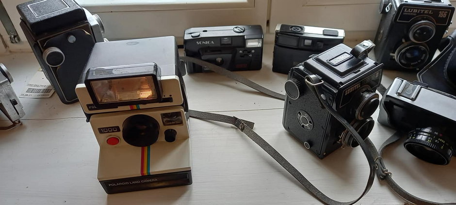 Zebrana kolekcja starych aparatów fotograficznych