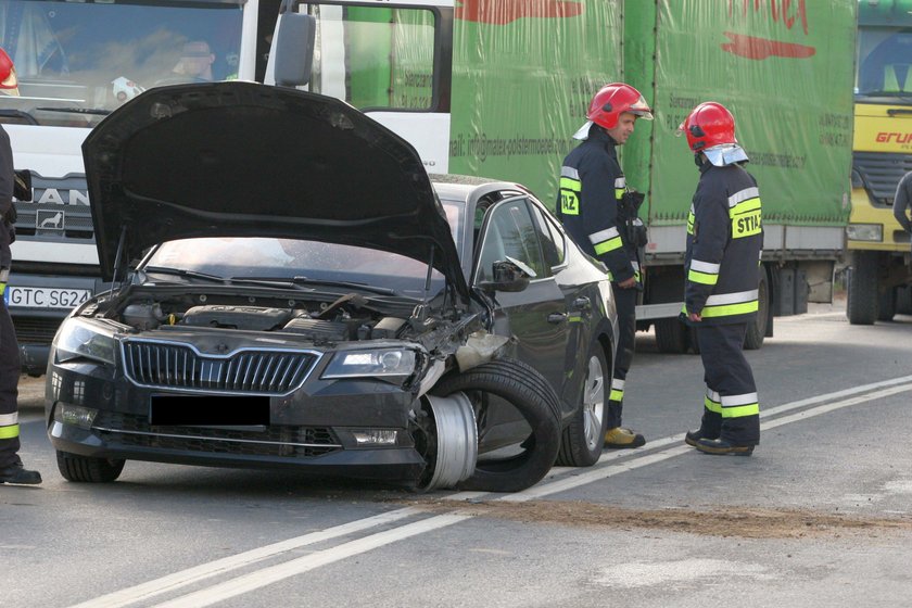 Kierowca zastępcy komendanta głównego policji Andrzeja Szymczyka staranował w Ostródzie dwa auta 