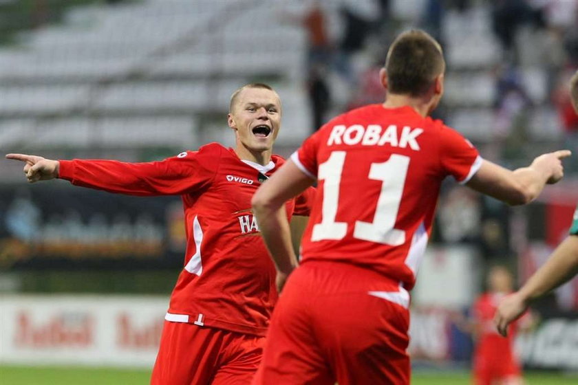 Widzew Łódź kontra Legia Warszawa, gole dla łodzian w tym meczu mają strzelać Darvydas Sernas i Marcin Robak