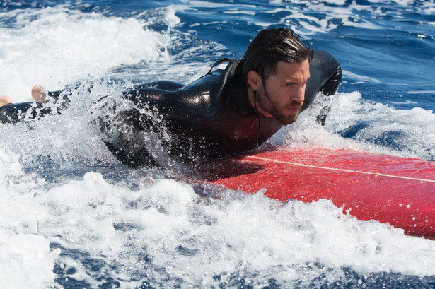 Hit lat 90. nakręcony raz jeszcze. "Point Break – na fali" w nowym zwiastunie