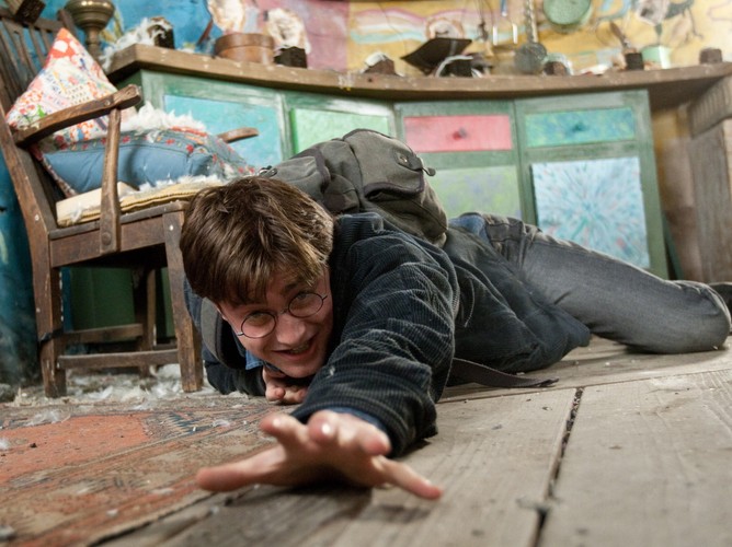 (C) 2010 WARNER BROS. ENTERTAINMENT INC. HARRY POTTER PUBLISHING RIGHTS (C) J.K.R.