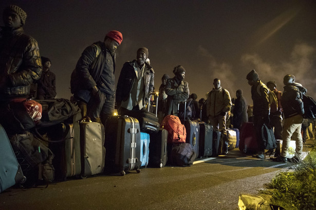 Imigranci w Calais, EPA/ETIENNE LAURENT Dostawca: PAP/EPA.