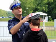 Nauka poruszania się po drodze pod okiem policjantów