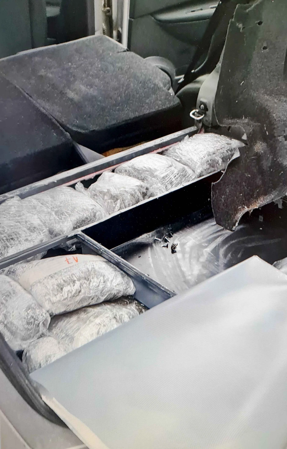 38 kilograma marihuane krio u kolima