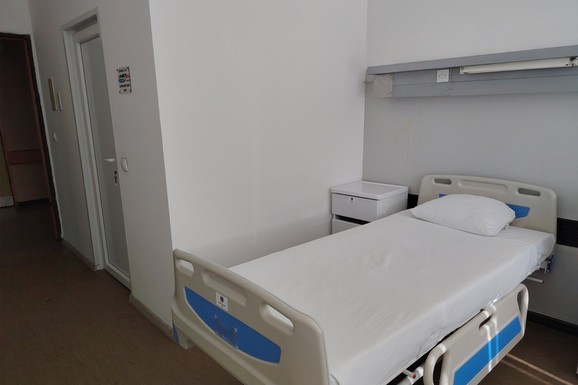 SJAJNA DONACIJA za valjevsko porodilište: Srpsko-Američka asocijacija poklonila 30 NOVIH KREVETA za mame i bebe iz šest opština!