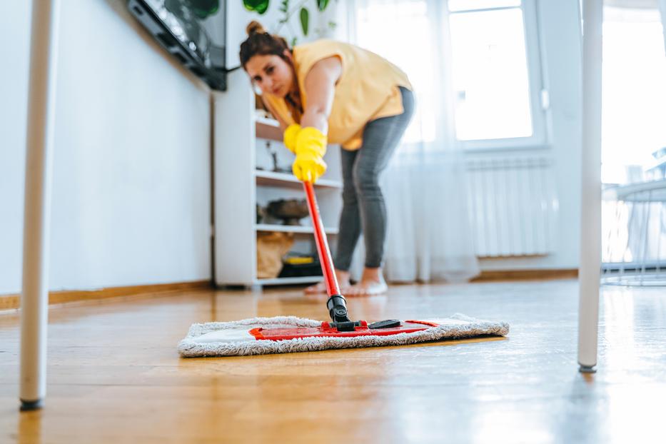 Ragyogó és csíkmentes padlóra vágysz felmosás után? Akkor vesd be ezt a házi csodaszert! Fotó: Getty Images