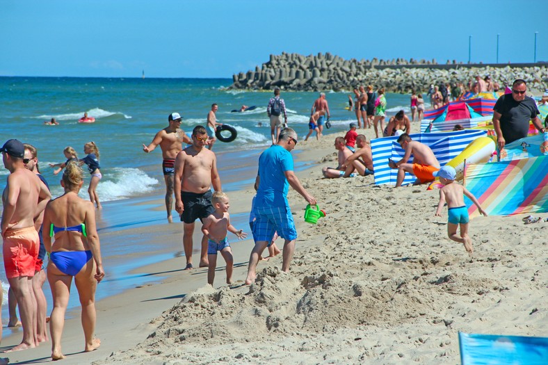 Tłumy nad Morzem Bałtyckim