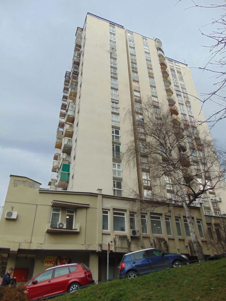 Sa terase 15. sprata Vasović se spustio u stan ispod: Zgrada u Ulici Nikole Pašića u Užicu