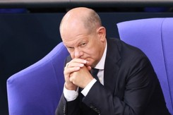 Scholz w ogniu krytyki. 'Nie robił tego żaden rząd Niemiec w historii'