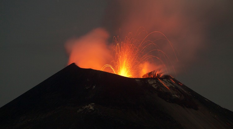 Az Anak Krakatau 2017-es kitörése.