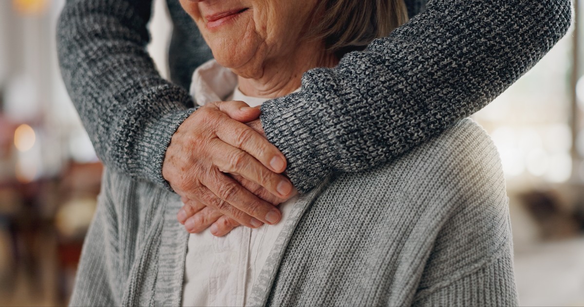 Prace nad bonem senioralnym utknęły. Osoby opiekujące się osobami starszymi czekają na obiecane pieniądze