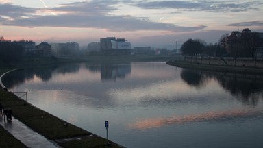 Kraków: mieszkańcy zauważyli błyszczący pył