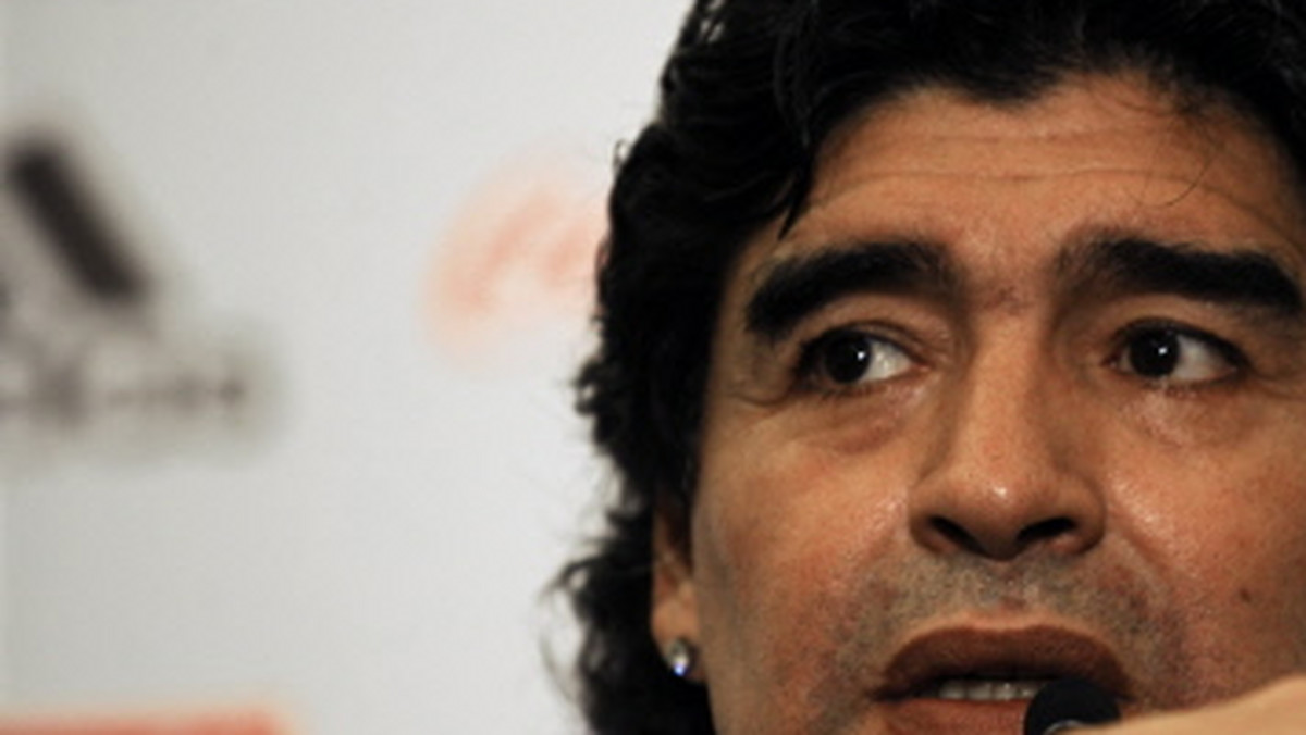 Spór o to, który z dwójki piłkarzy Diego Armando Maradona, czy Pele jest najlepszym zawodnikiem w historii światowego futbolu może rozwiązać na najbliższych mistrzostwach świata Lionel Messi. Maradona nie kryje podziwu dla swojego rodaka.