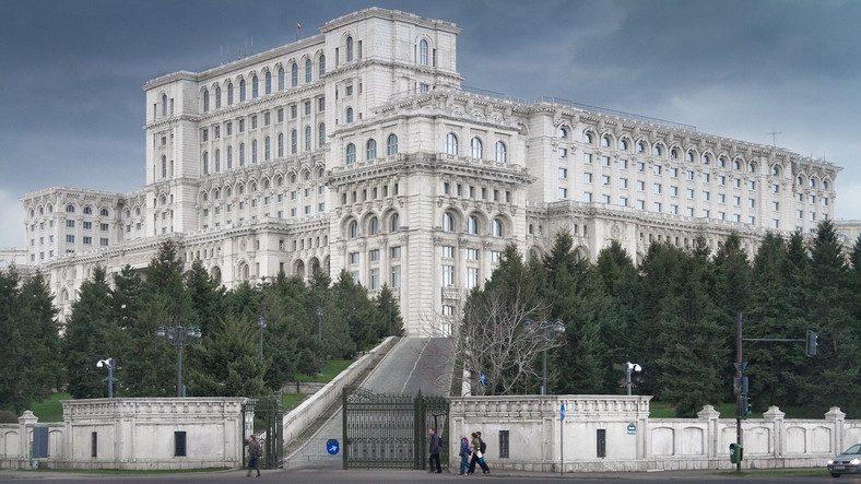 Pałac Parlamentu (źródło pl.wikipedia.org, autor MihaiPetre)
