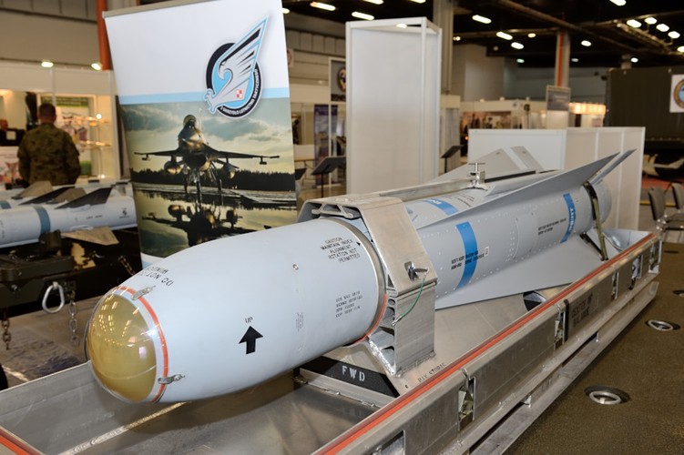AGM-65G2 (Maverick) kierowany pocisk rakietowy powietrze - ziemia <br><br>fot. Sławomir Mrowiński