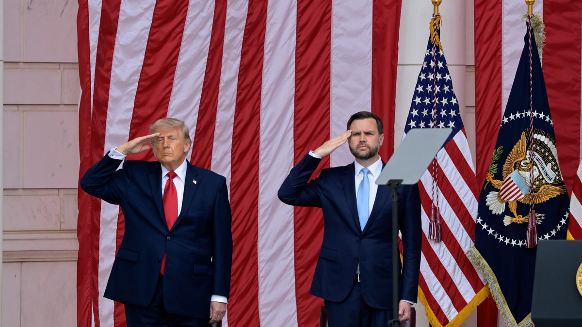 Donald Tramp i Džej Di Vens tokom Dana sećanja u Arlingtonu 25. maja