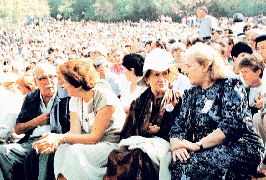 Desanka Maksimović i Mira Alečković na Saboru