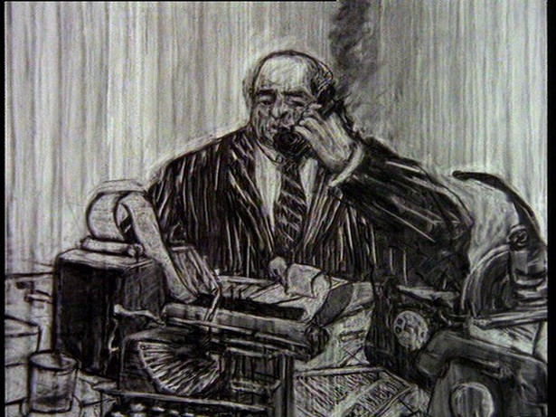 William Kentridge, Historia skargi głównej, 1996, kadr z wideo, trójkanałowe wideo 5'47'', Dzięki uprzejmości Collezione Sandretto Re Rebaudengo