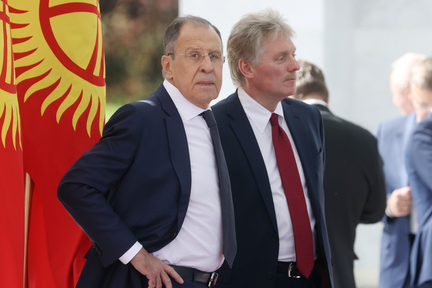 Sergej Lavrov i Dmitrij Peskov