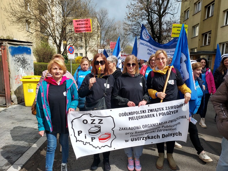 Natalia ( druga od prawej) przyjechała na protest z Ustrzyk Dolnych, bo — jak mówi — problem dotyczy całej Polski