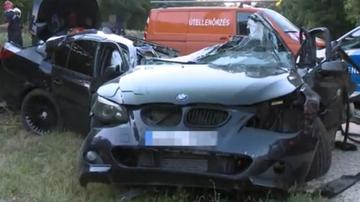 180-nal csapódott a villanyoszlopba a fiatal zirci sofőr autójával a  82-esen: a kocsi teljesen szétroncsolódott - Blikk