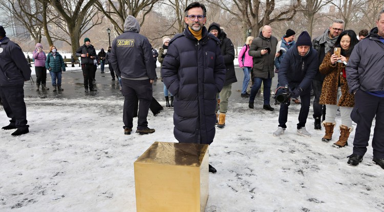 Niclas Castello és az arany kocka a Centrál Parkban