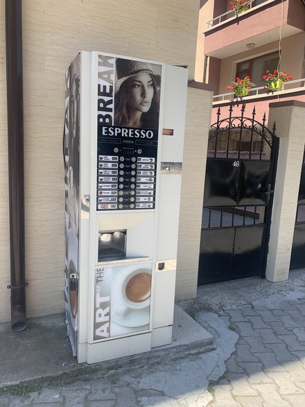 Automat do kawy na ulicy w Bułgarii
