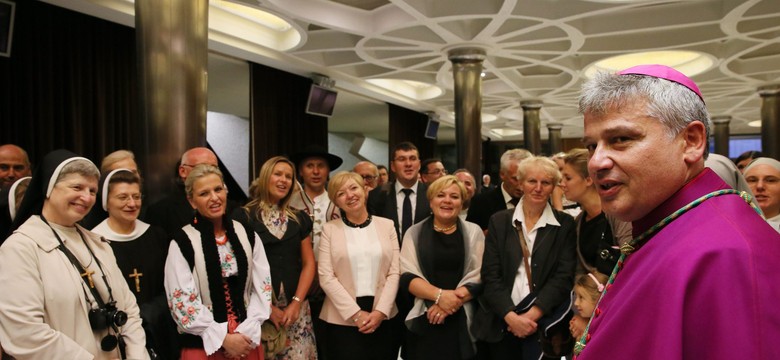 Polski arcybiskup nocuje w urzędzie. Służbowe mieszkanie w Watykanie oddał rodzinie z Syrii