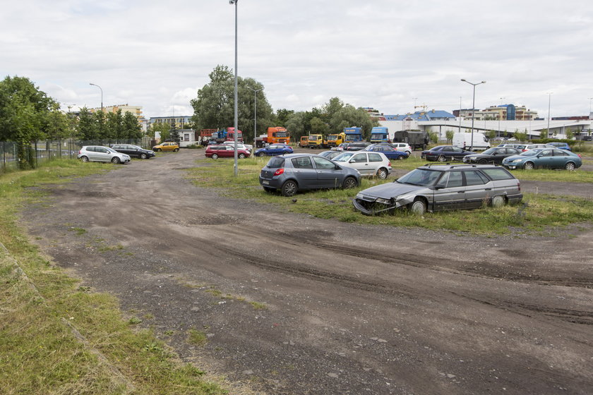 Absurd! Darmowa komunikacja miejska z parkingów widmo