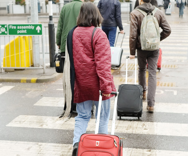 Coraz mniej Polaków myśli o emigracji. Zaskakujący RAPORT