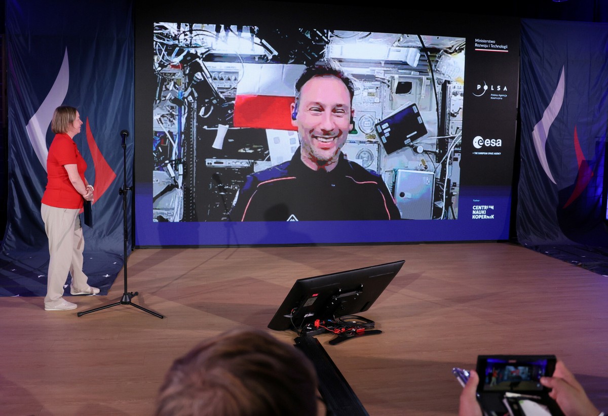 Sławosz Uznański-Wiśniewski wrócił z kosmosu. Czeka go solidna podwyżka