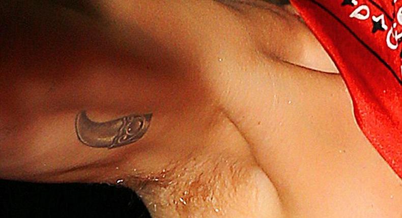 Miley Cyrus' bushy armpit