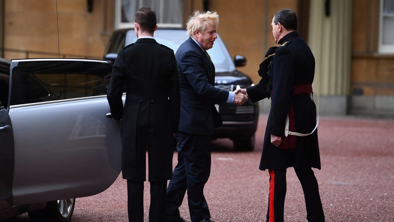 Wielka Brytania: królowa powierzyła Johnsonowi misję stworzenia nowego rządu