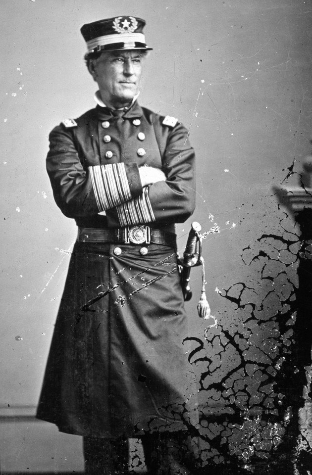 1863. Admirał David Farragut (1801-70).  Autor sparafrazowanego przez potomnych rozkazu, jaki wydał podczas bitwy w zatoce Mobile: "Do diabła z minami, cała naprzód!"