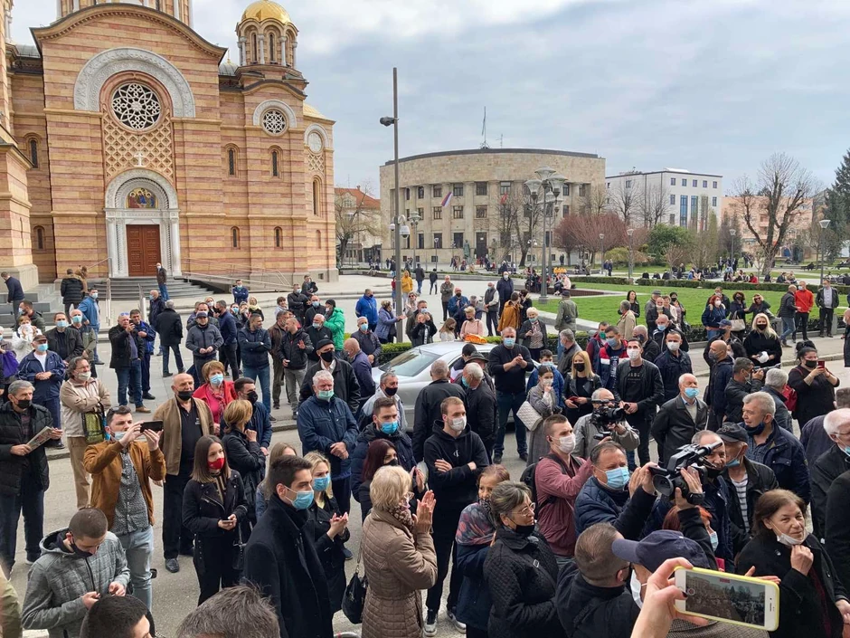 Okupljeni ispred Skupštine grada Banjaluka